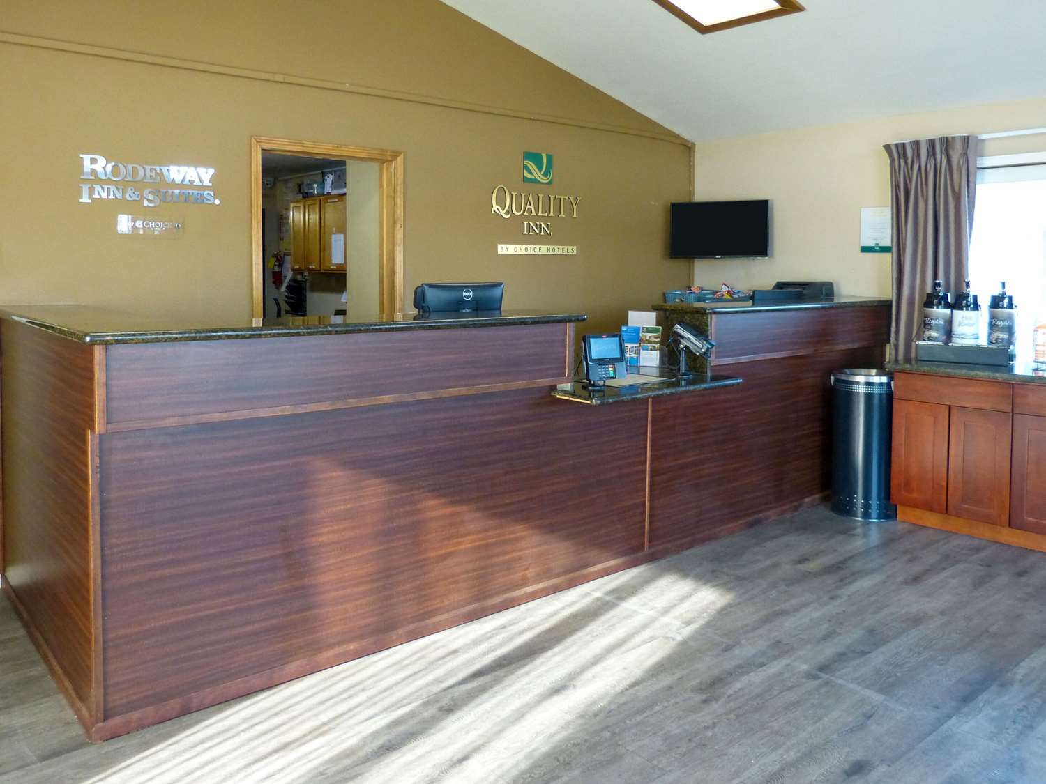 Rodeway Inn and Suites Ontario 11/45