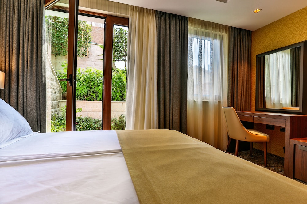Hotel Zeta 8/39