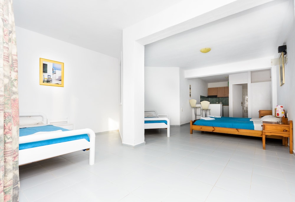 Classic Studios And Apartments 28/70