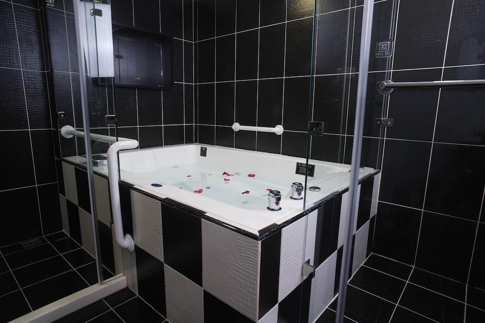 Hotel B 47/50