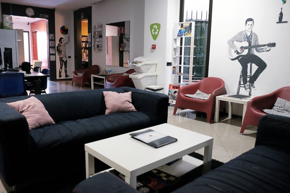 Alternative Creative Youth Hostel Barcelona 29/50