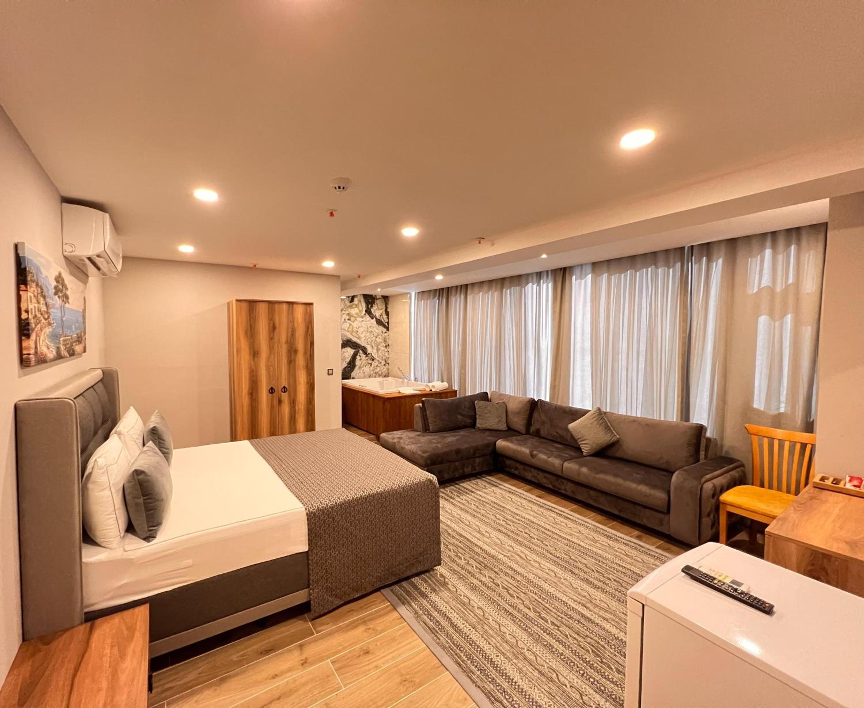 جناح بسرير كينج بجاكوزي، Old Town Point Hotel & Spa Antalya 2/10