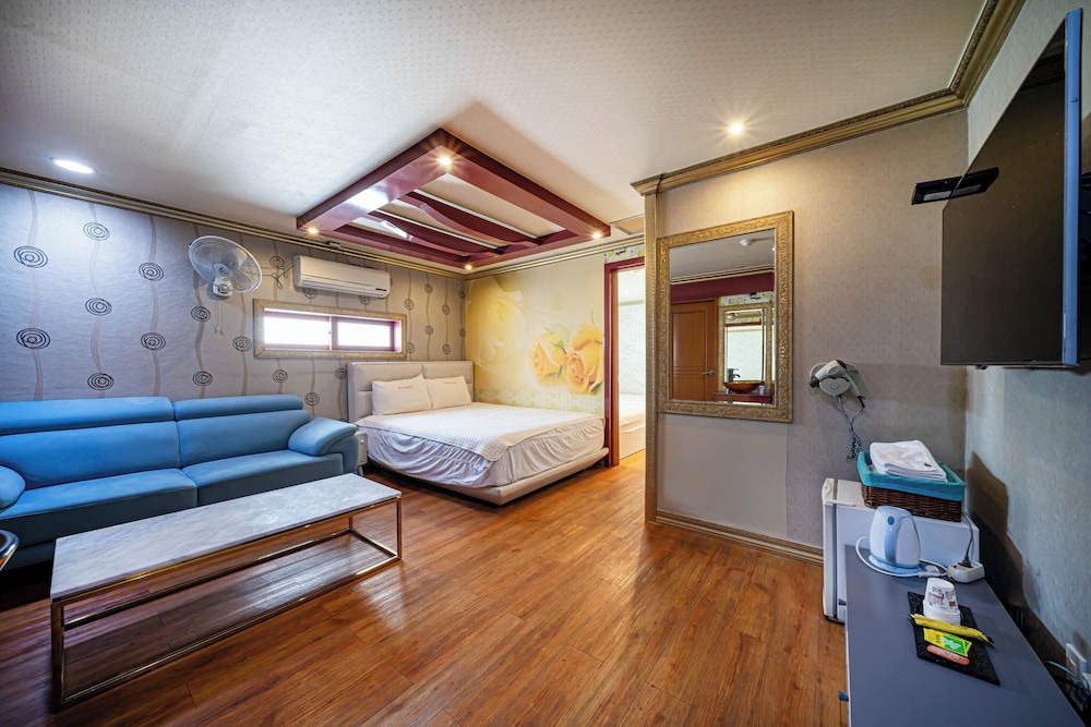 Sense Motel 6/50