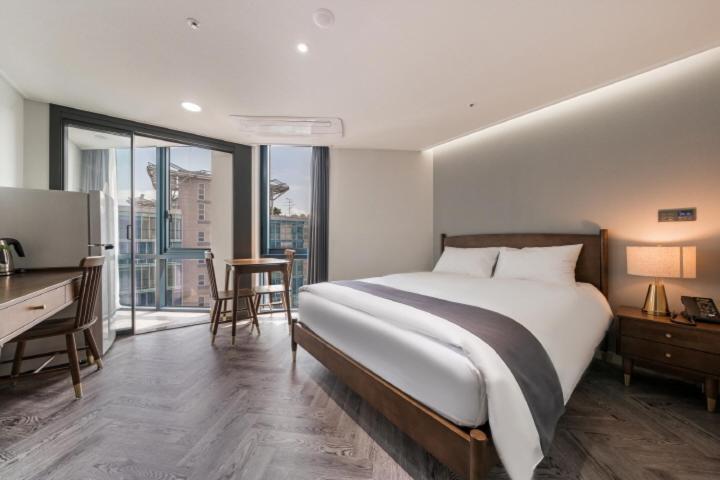 Roof Top, Standard, Double Bed, City View, Pool Access