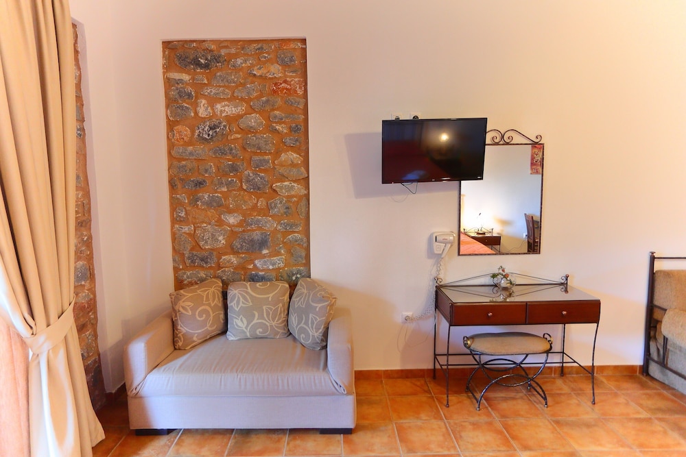 Vathi Hotel 35/50