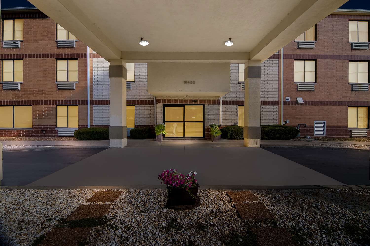 Comfort Inn & Suites near Tinley Park Amphitheater 7/11