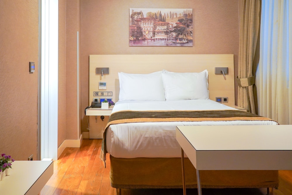 Hotel Troya 11/50