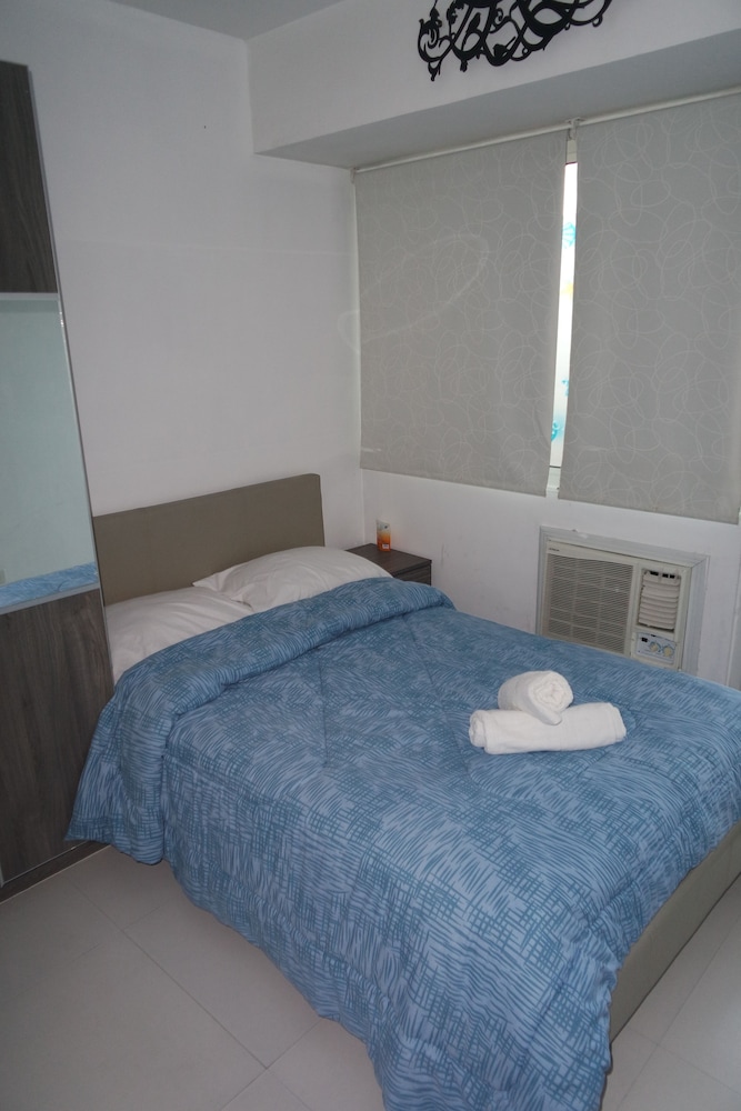 1 BEDROOM, SOFA