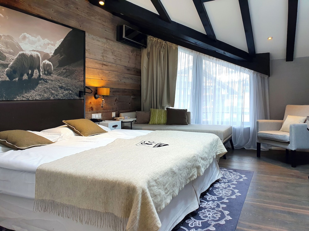 Classic, Queen Bed, No Balcony