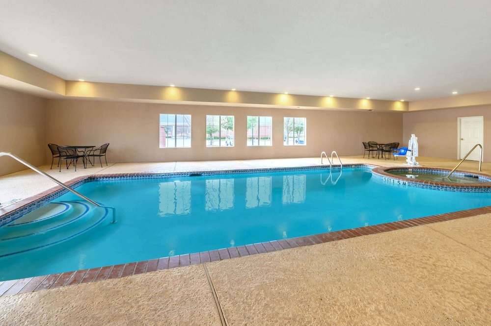 La Quinta Inn And Suites By Wyndham Longview North 5/46