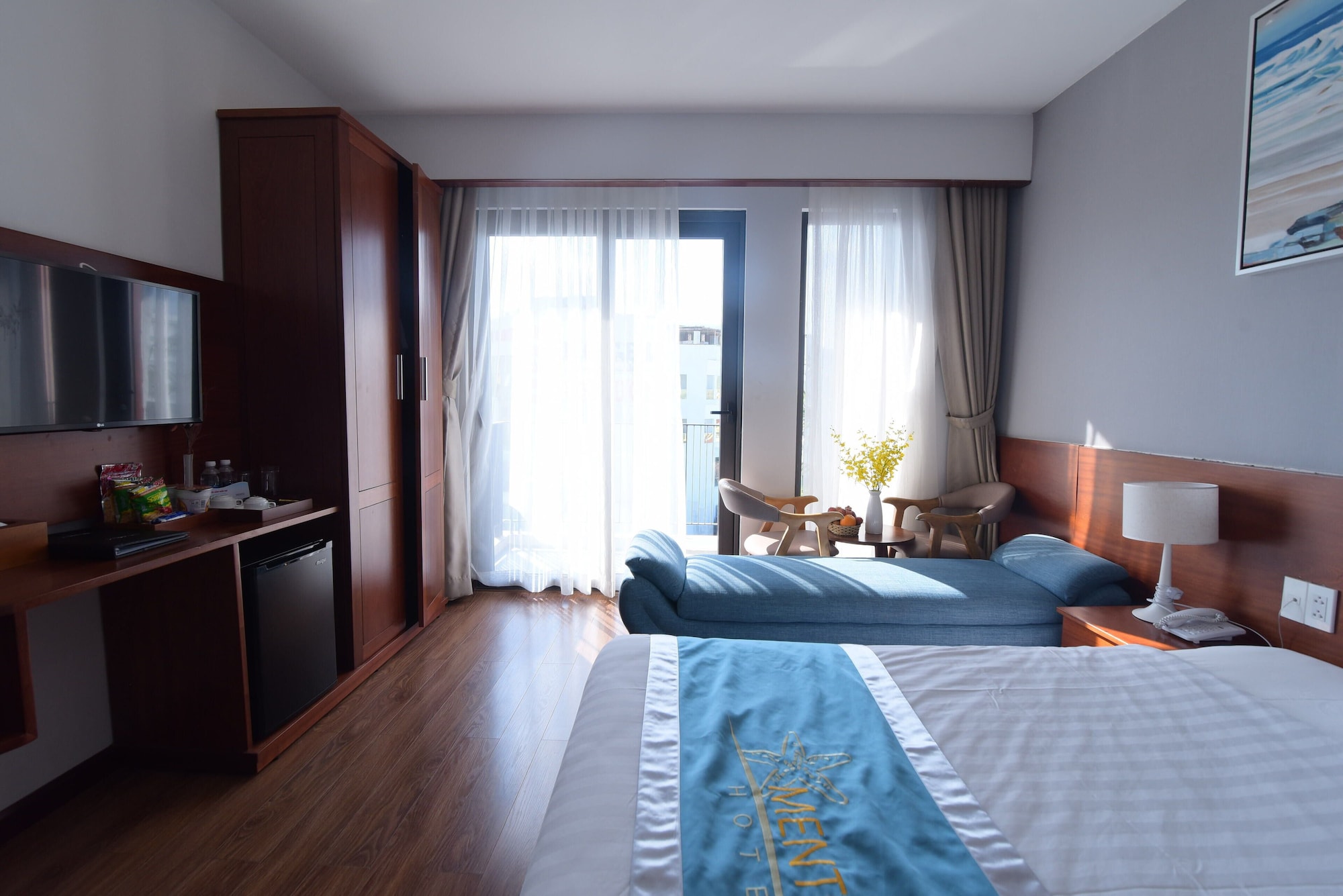 DELUXE, DOUBLE BED
