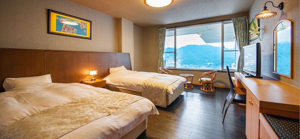 Western, Twin Beds, Mountain Side
