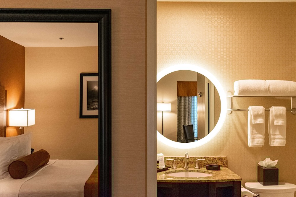 Best Western Plus Suites Hotel Coronado Island 21/36