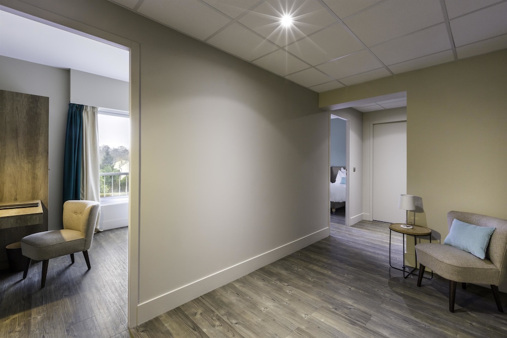 Best Western La Porte Des Chateaux 42/67