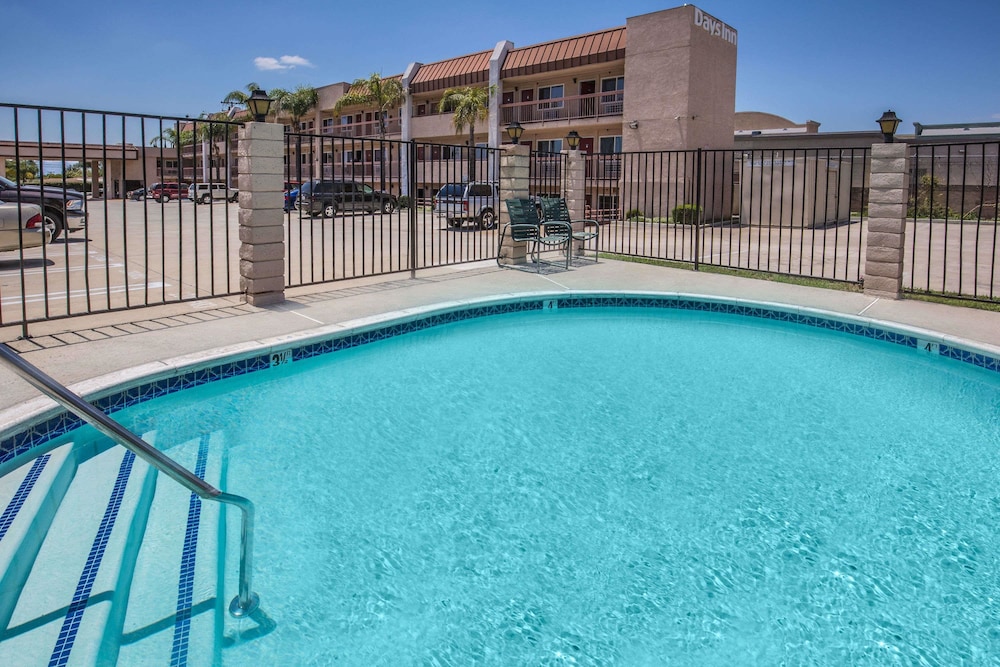 Days Inn by Wyndham Ontario Airport 4/23