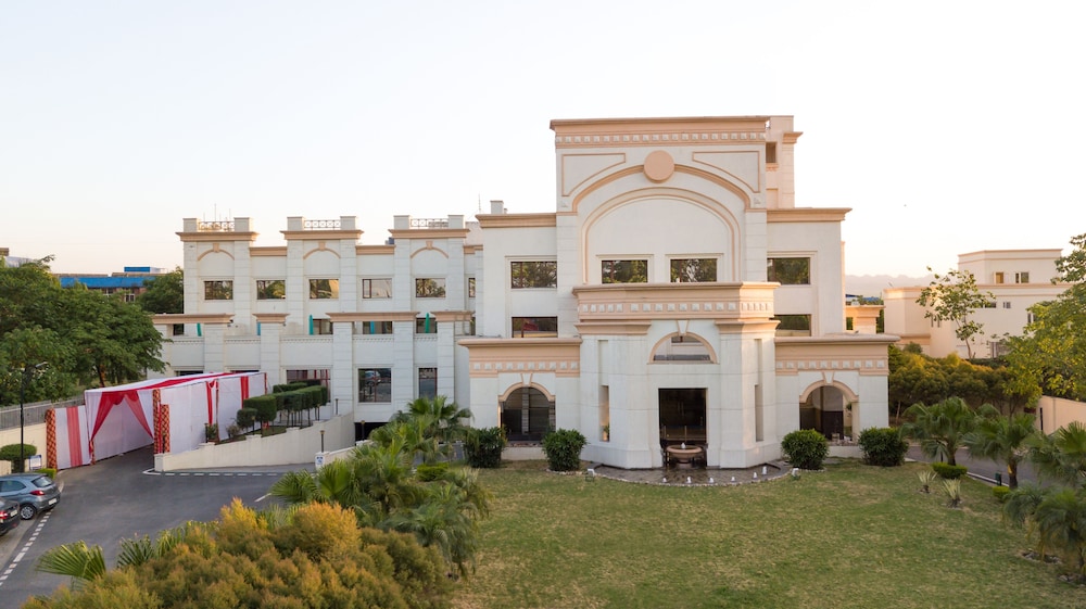 V One Hotel the Competent Palace 1/50