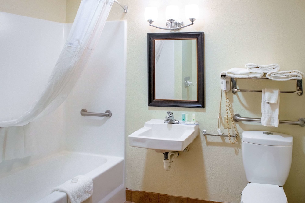 Quality Inn Plainfield 24/47