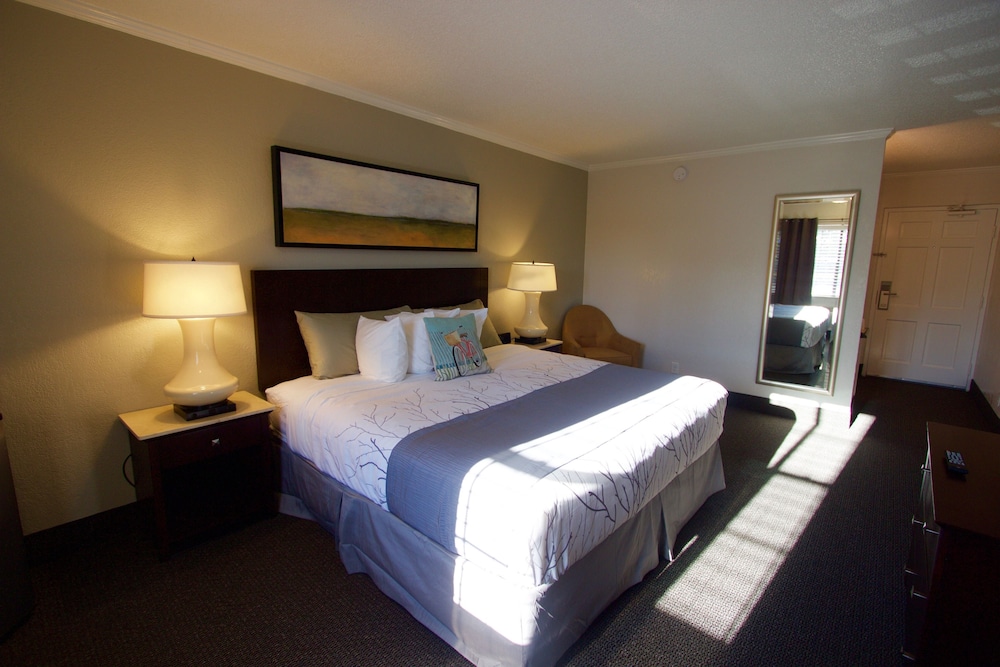 At Home Inn And Suites Pensacola 18/80