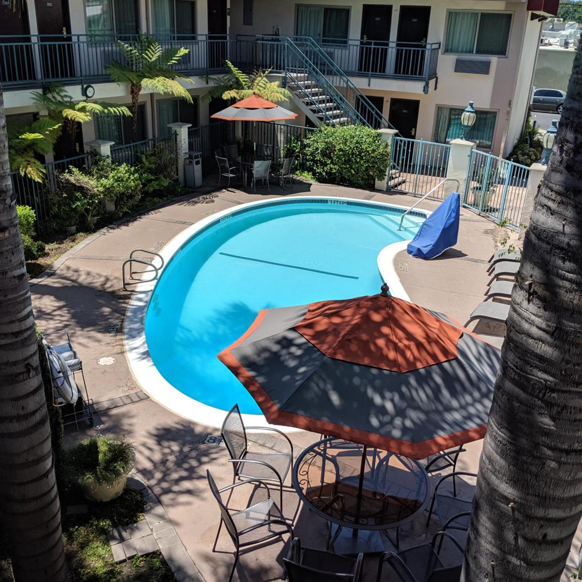 Tarzana Inn 18/22