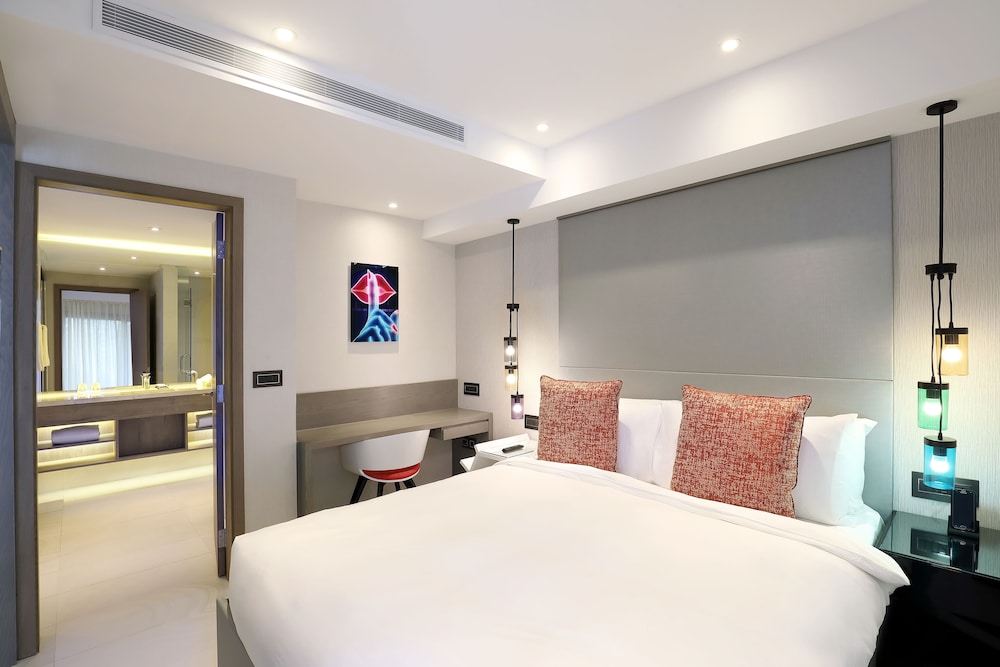 1 BEDROOM, PREMIER, BALCONY