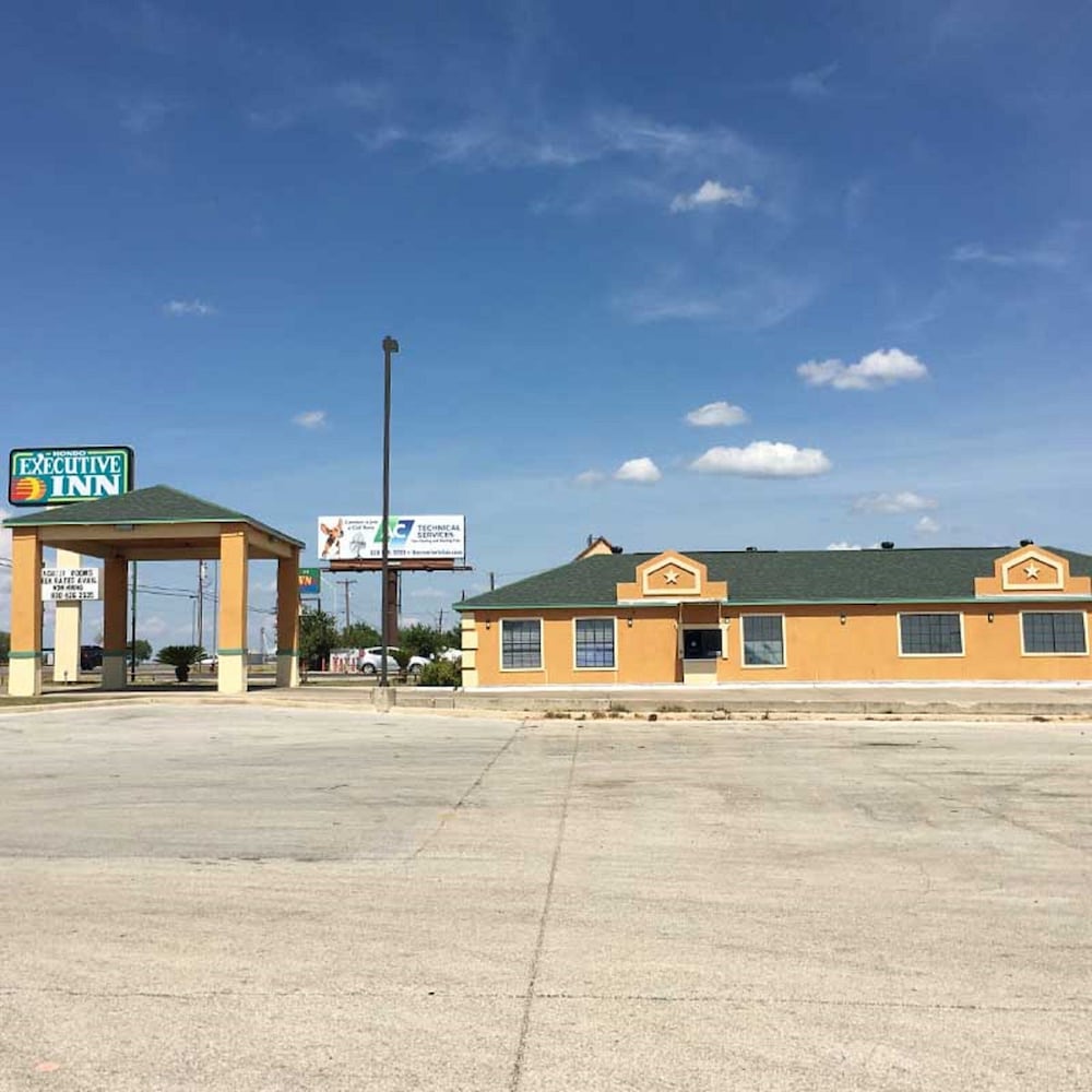 Executive Inn of Hondo 24/40