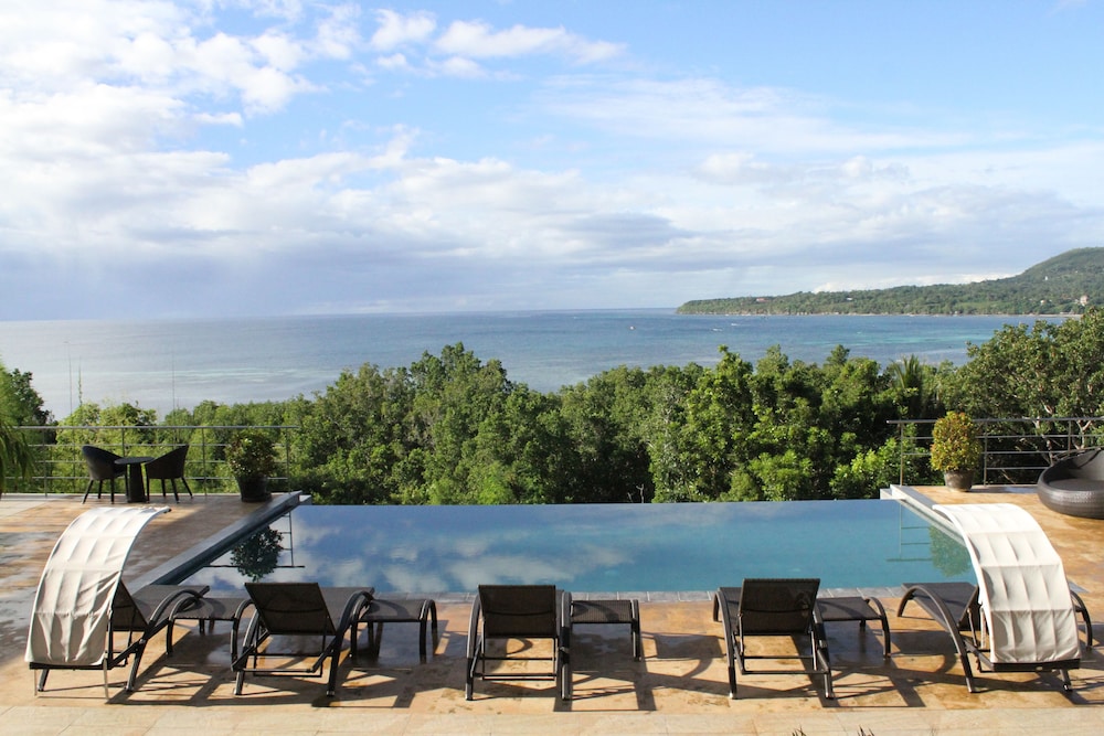 Ocean Suites Boutique Hotel 64/66