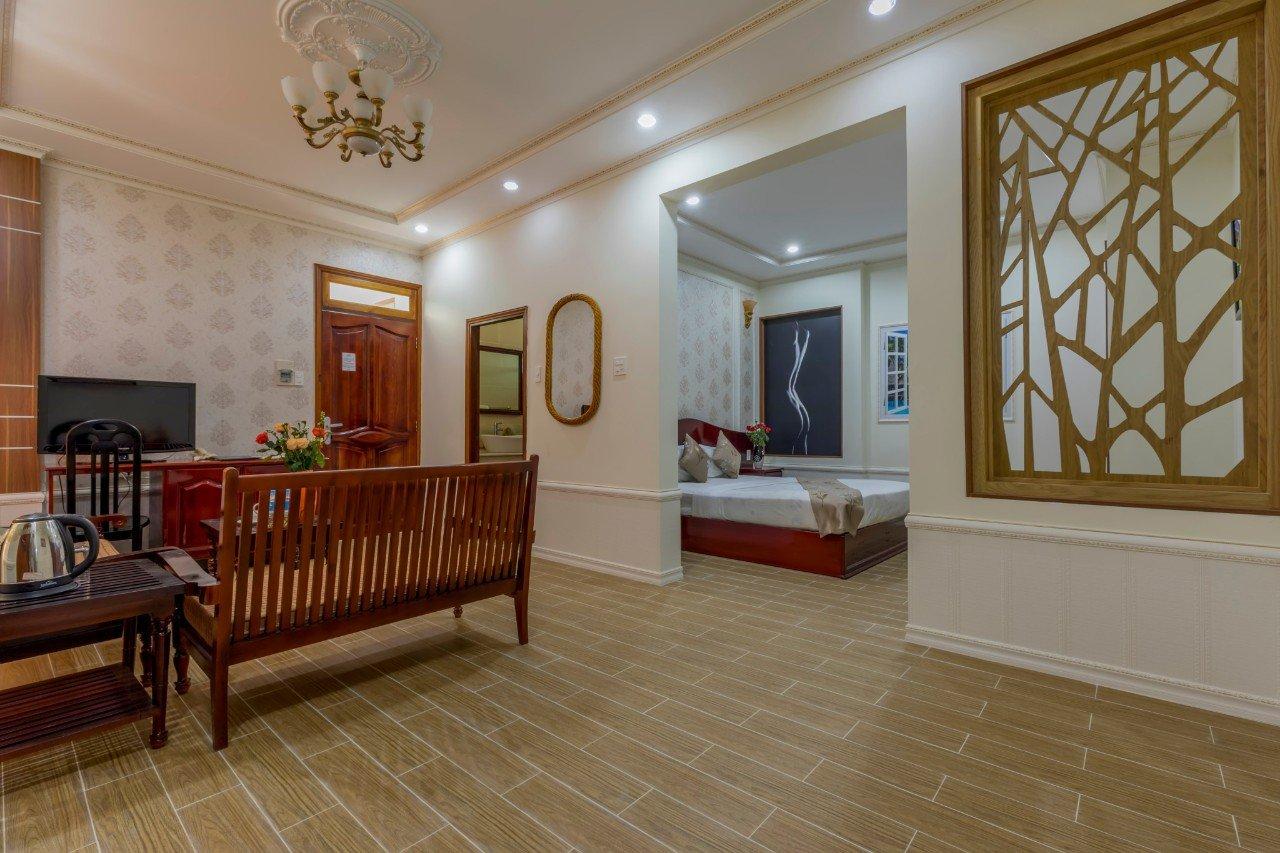 SUITE, OCEAN FRONT