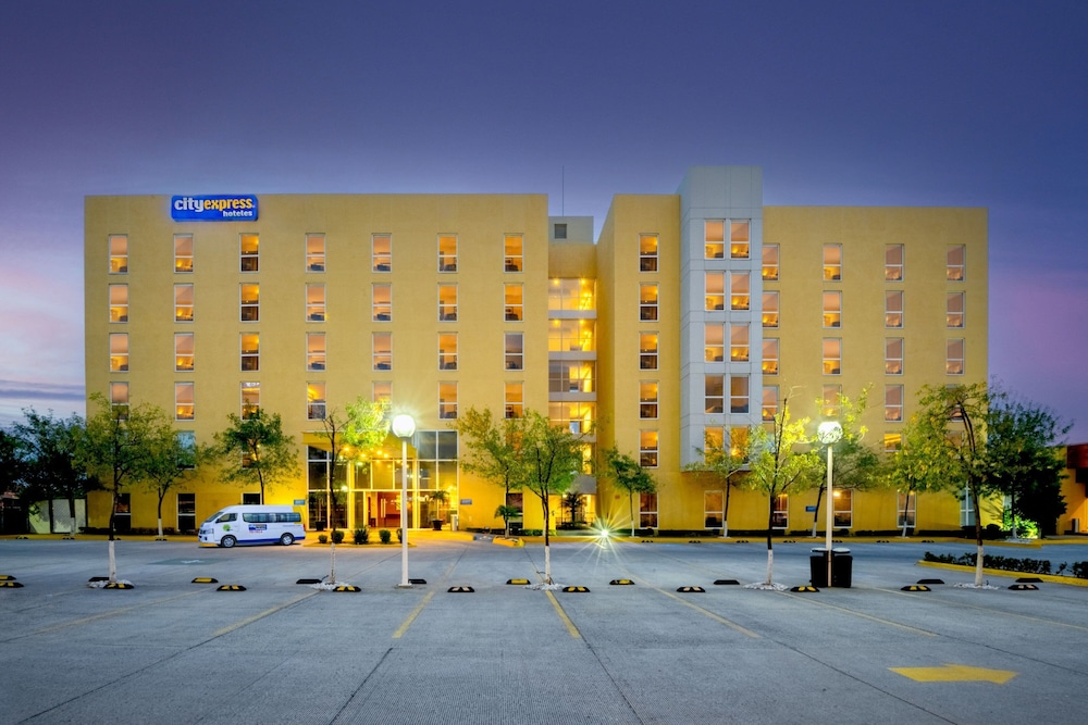 City Express Suites by Marriott Silao Aeropuerto 6/71
