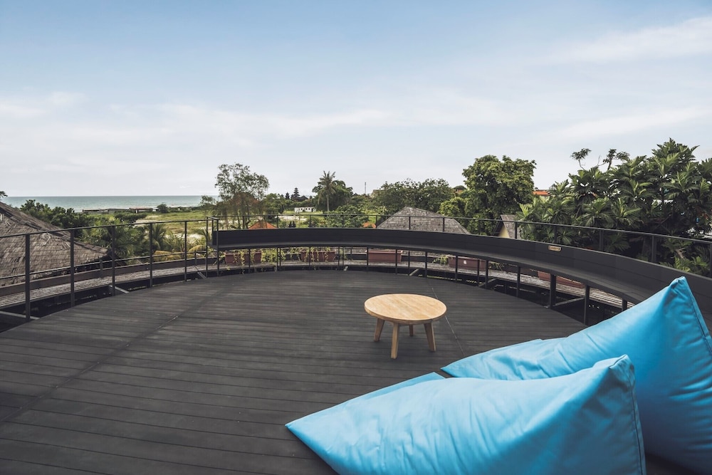 Canggu Cabana Beach Resort by Ini Vie Hospitality 39/64
