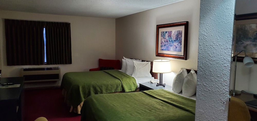 Pictured Rocks Inn & Suites 27/70