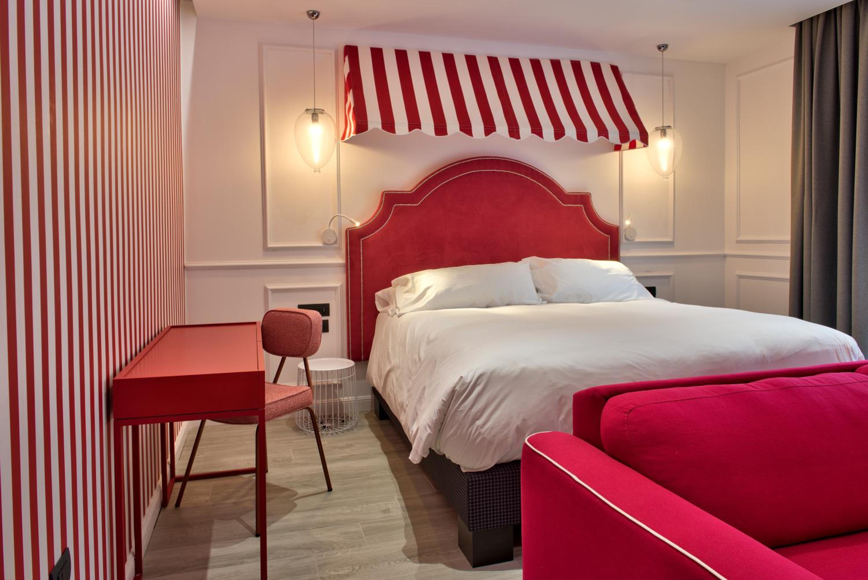 SUPERIOR, DOUBLE OR TWIN BED