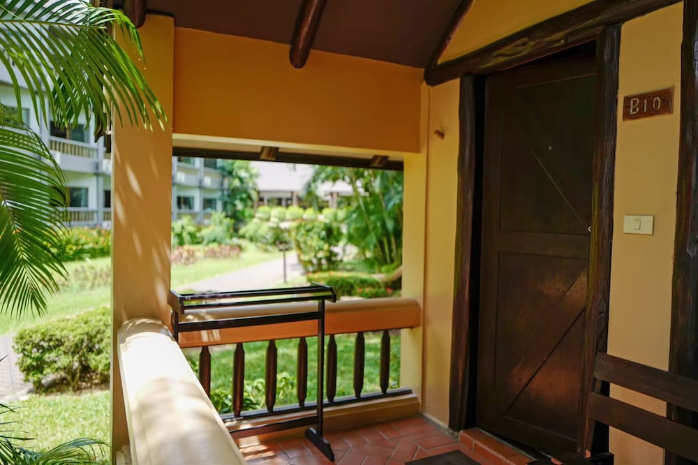 Botany Beach Resort 34/73