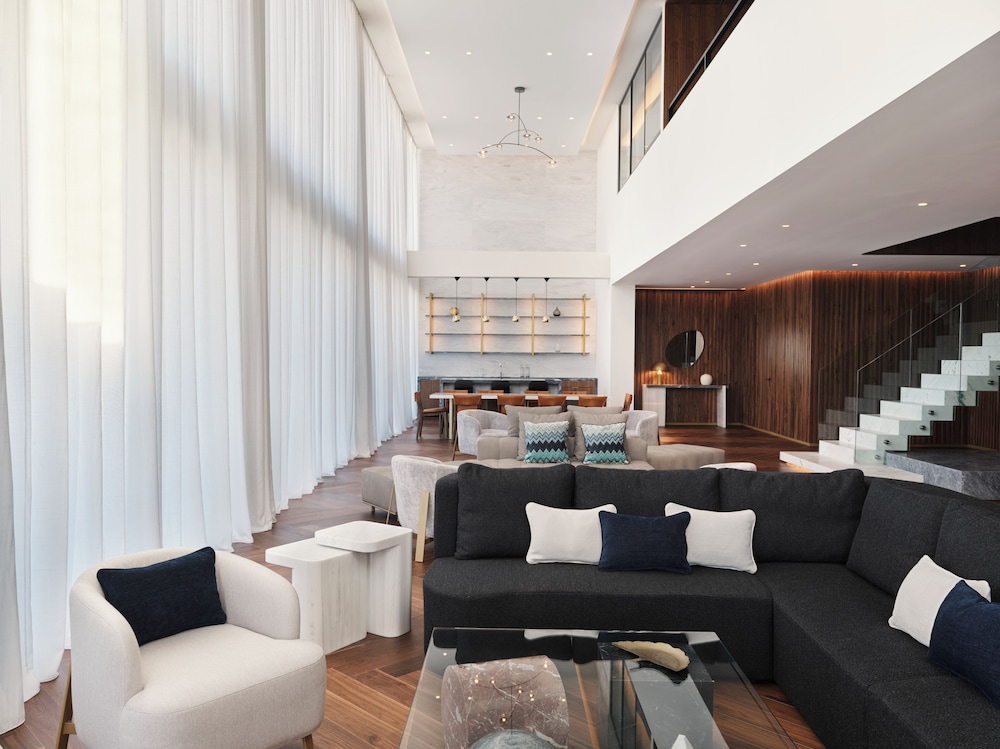 Grand Hyatt Athens 30/50