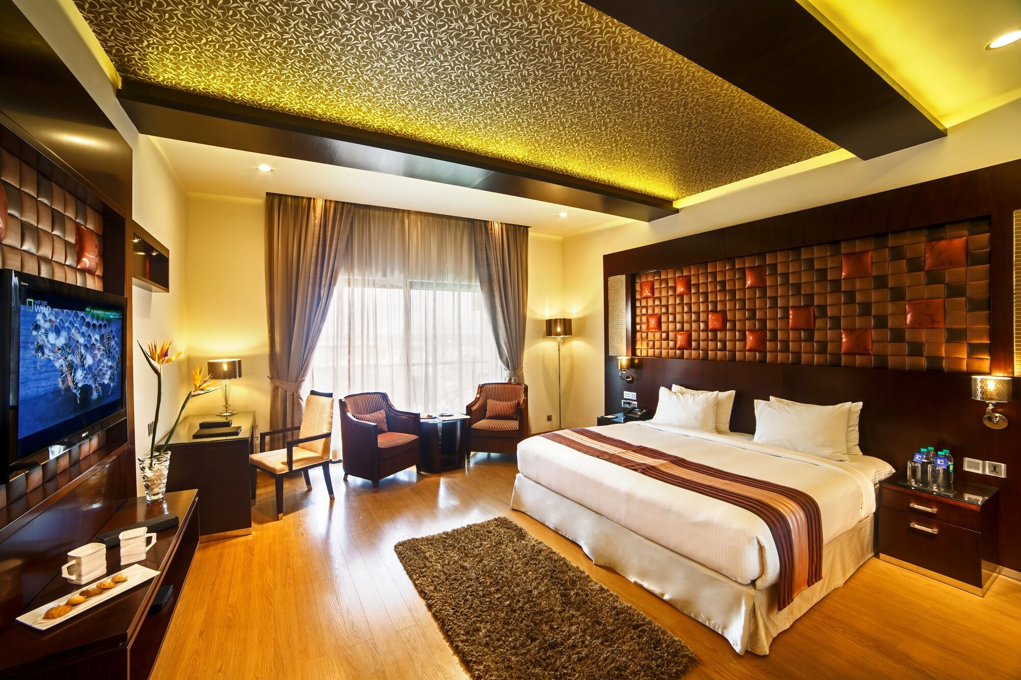 DELUXE, SUITE