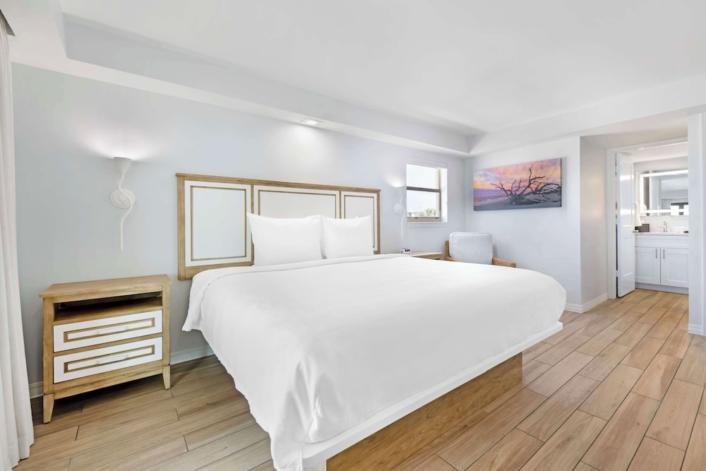 Suite, 1 King and 2 Double Beds, Gulf View, Sofa, Balcony