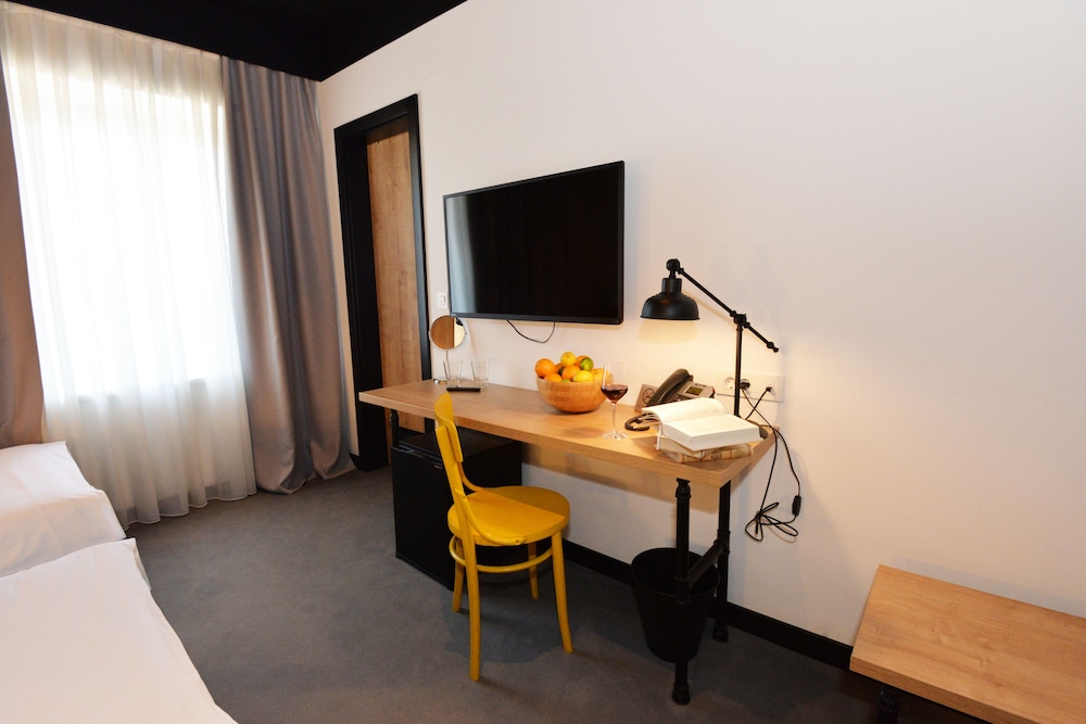 The Loop Hotel 50/63