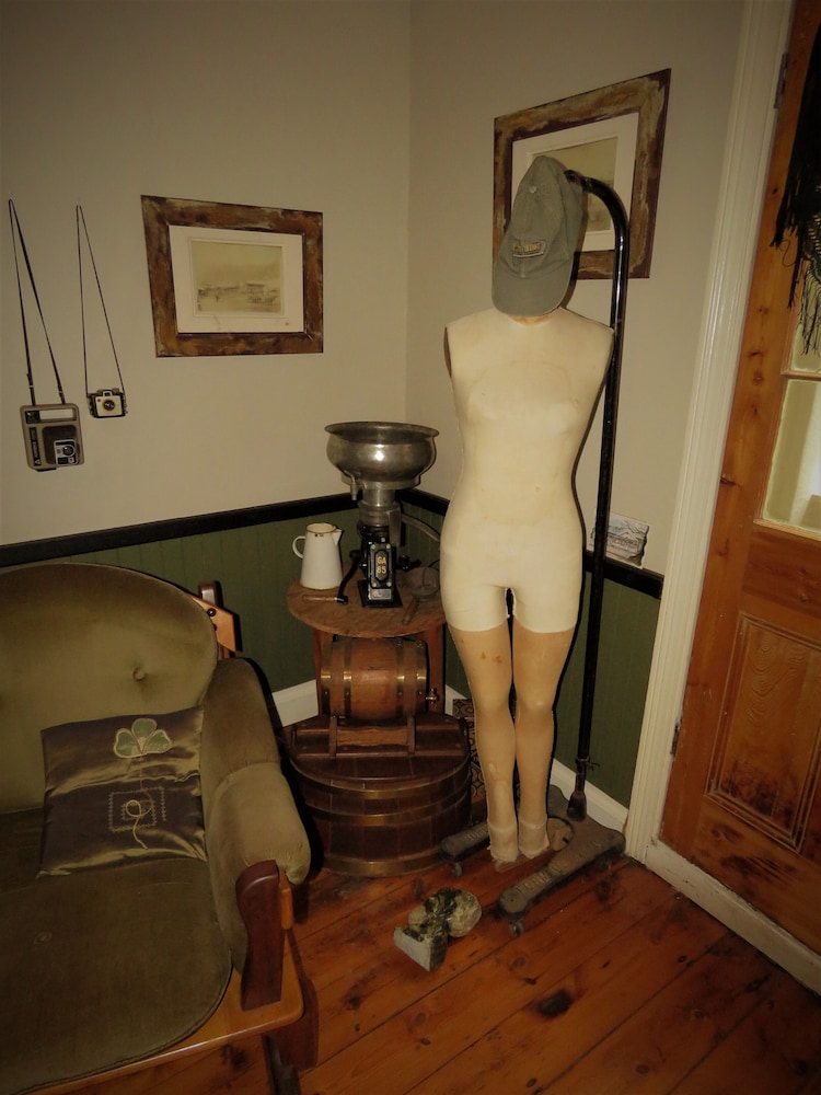 Fountain Baths Guest Cottages 24/42
