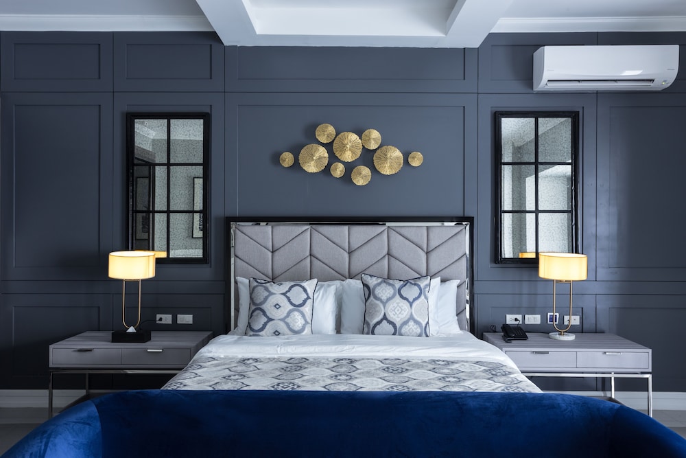Stonehill Suites 24/65