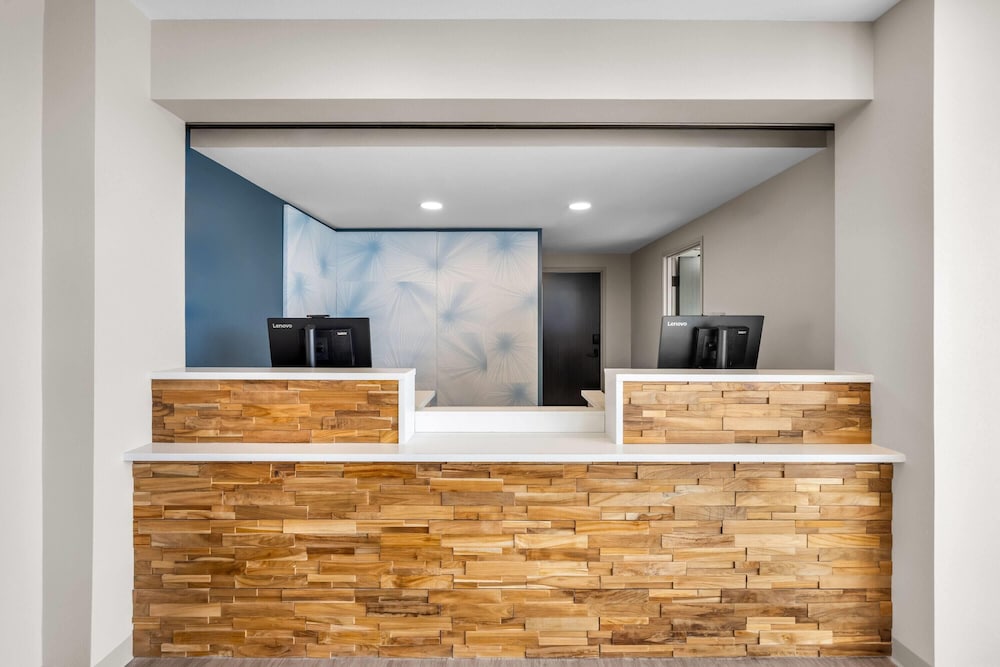 ECHO Suites Extended Stay by Wyndham Colorado Springs Airpt 9/55
