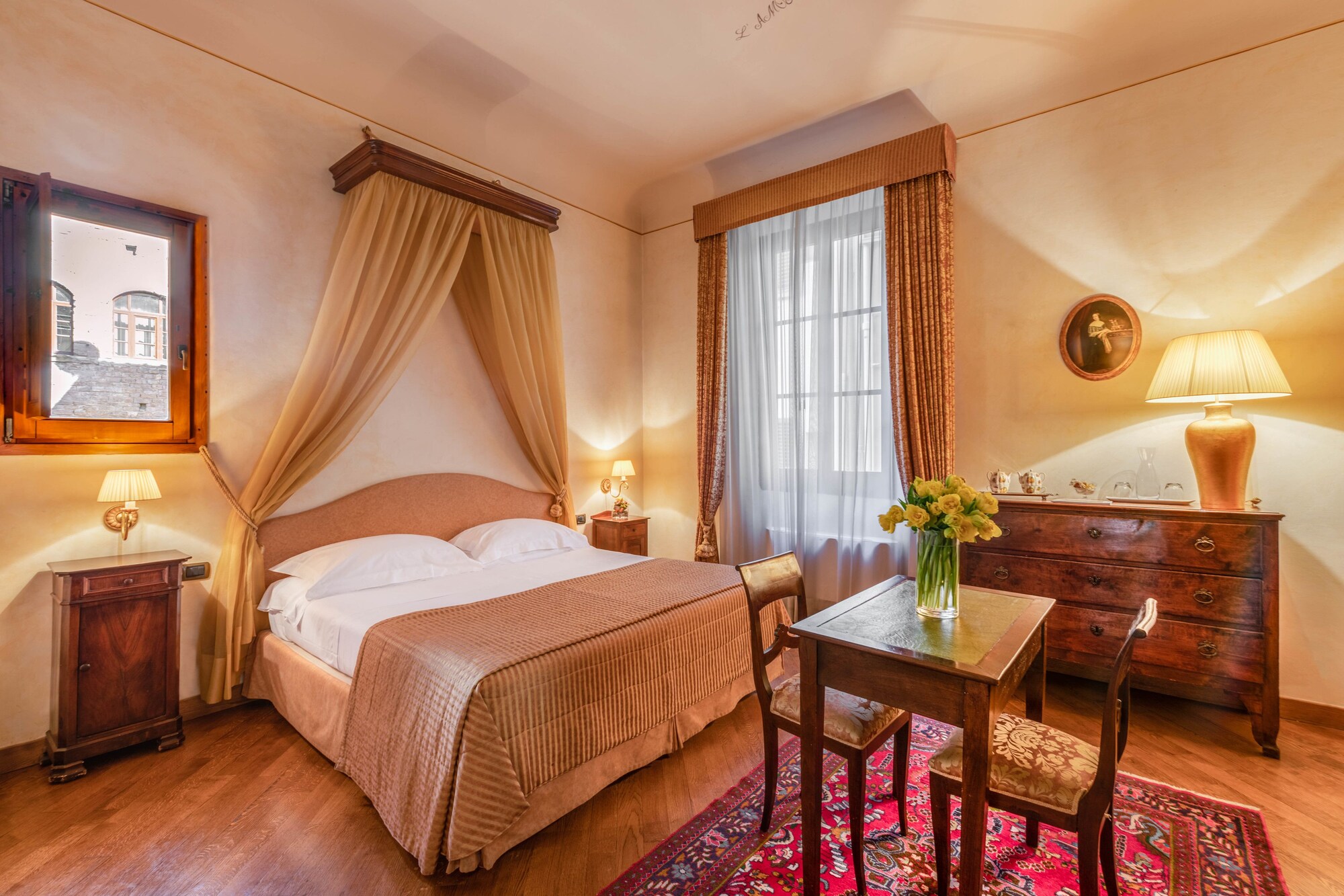 ROOM, DOUBLE BED