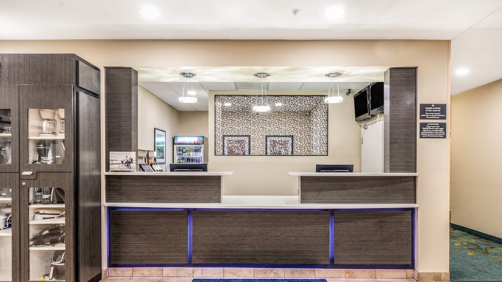 Candlewood Suites 4/48