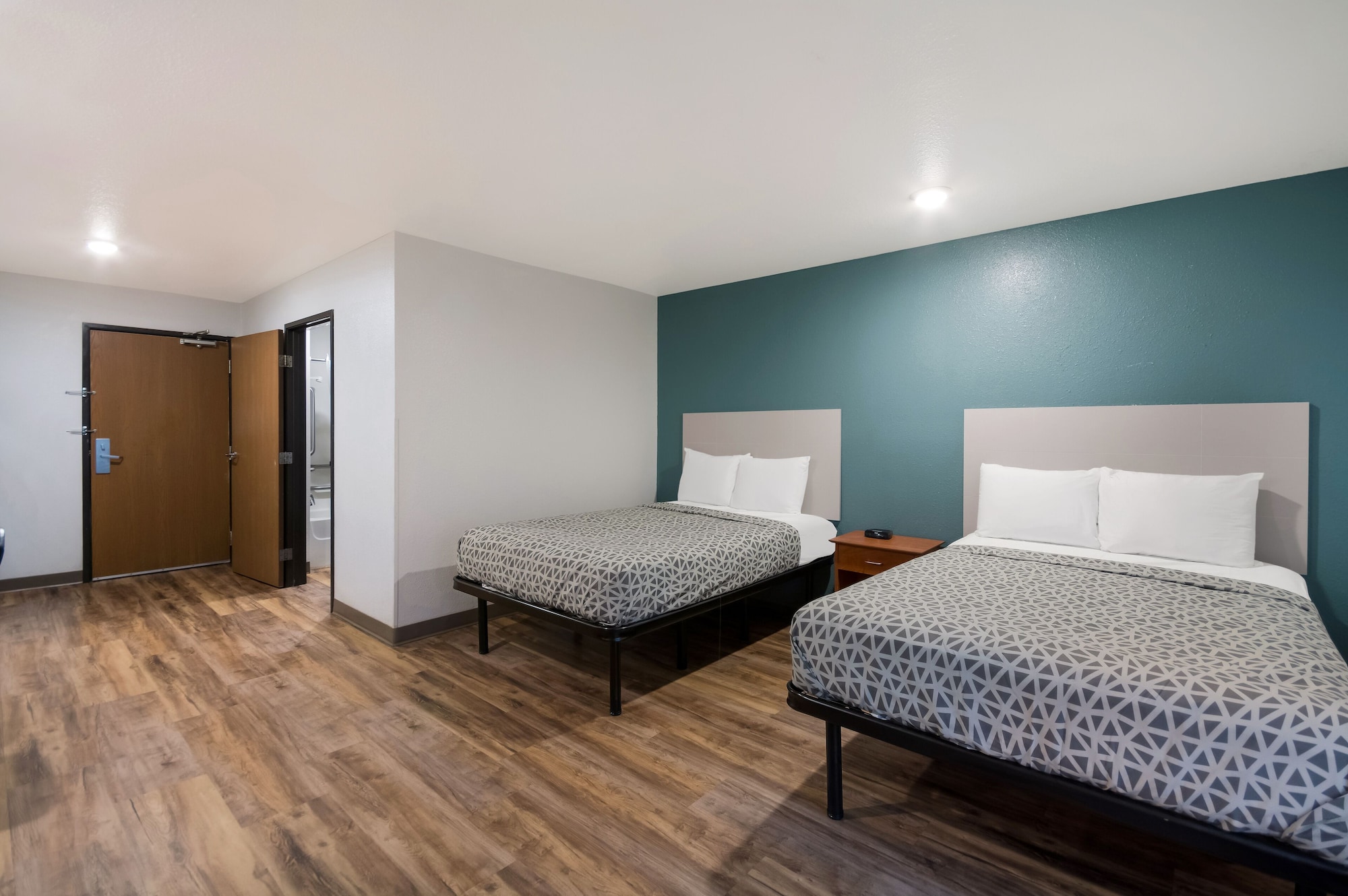 STANDARD, 2 DOUBLE BEDS