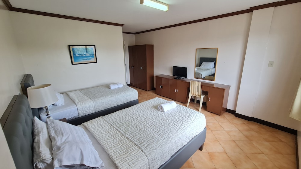 Marvins Seaside Inn 6/50
