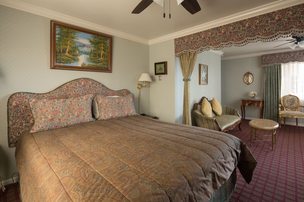 Carmel Inn And Suites 16/34
