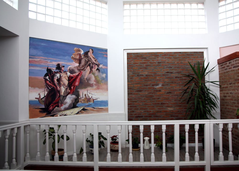 Aeneas Hotel 5/50
