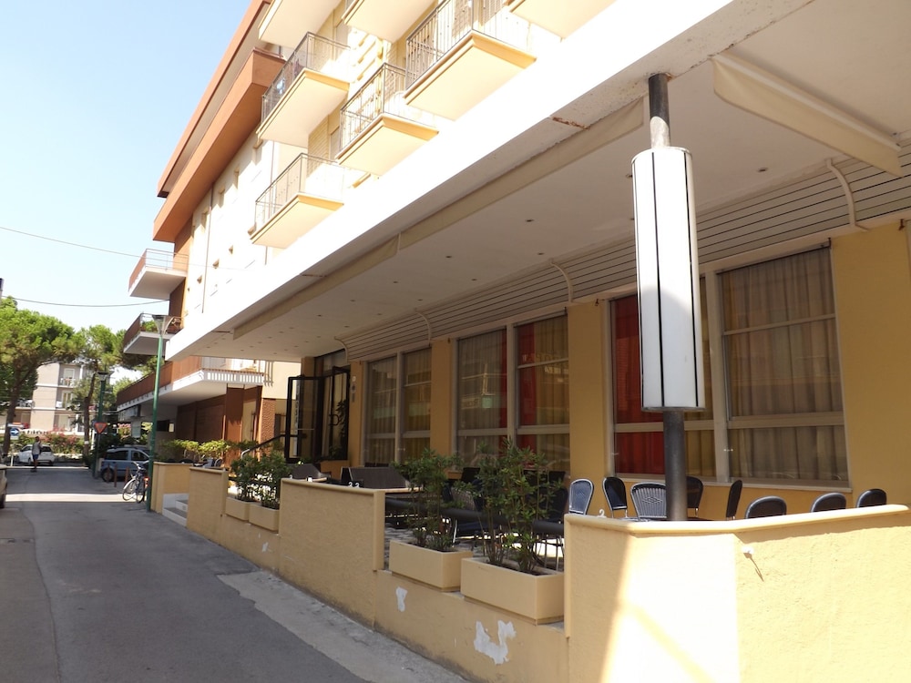 Mimosa Hotel 7/50