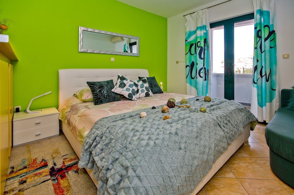 Escape, Nature, Premium, Studio, Suite, Queen Bed, Partial Sea View, Terrace