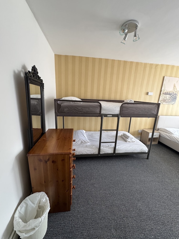 Carlton Court Hotel Eastbourne 26/49