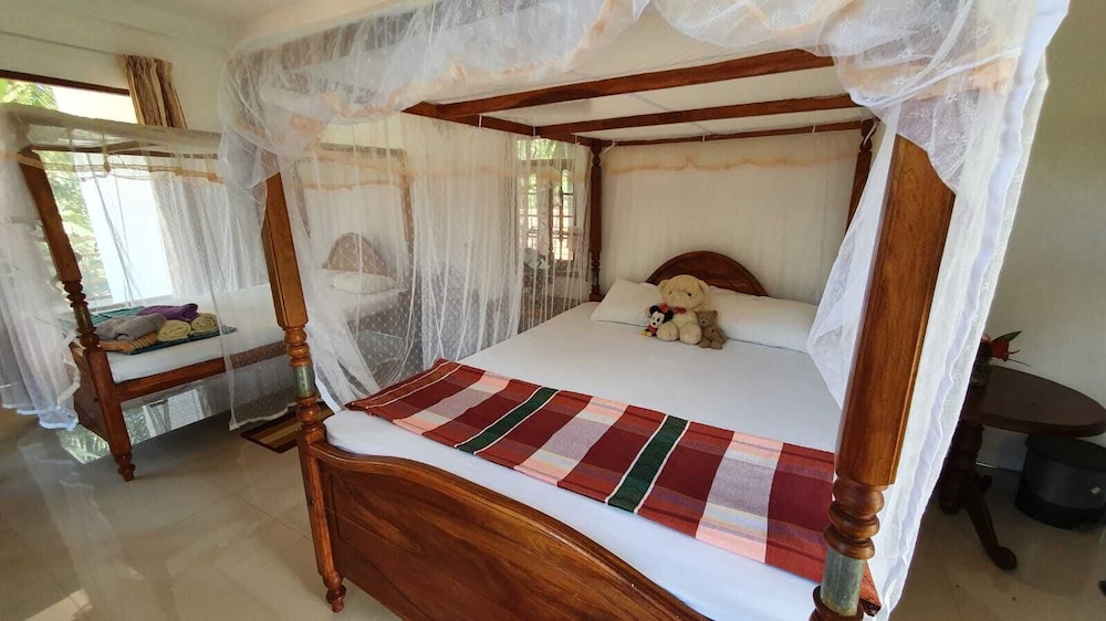 1 BEDROOM, FAMILY, TWIN BEDS, PARTIAL SEA VIEW, BALCONY