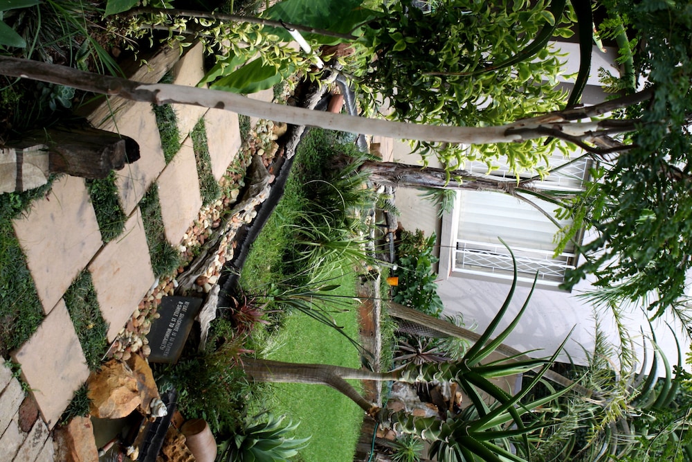 Airport Lodge Guest House 38/43